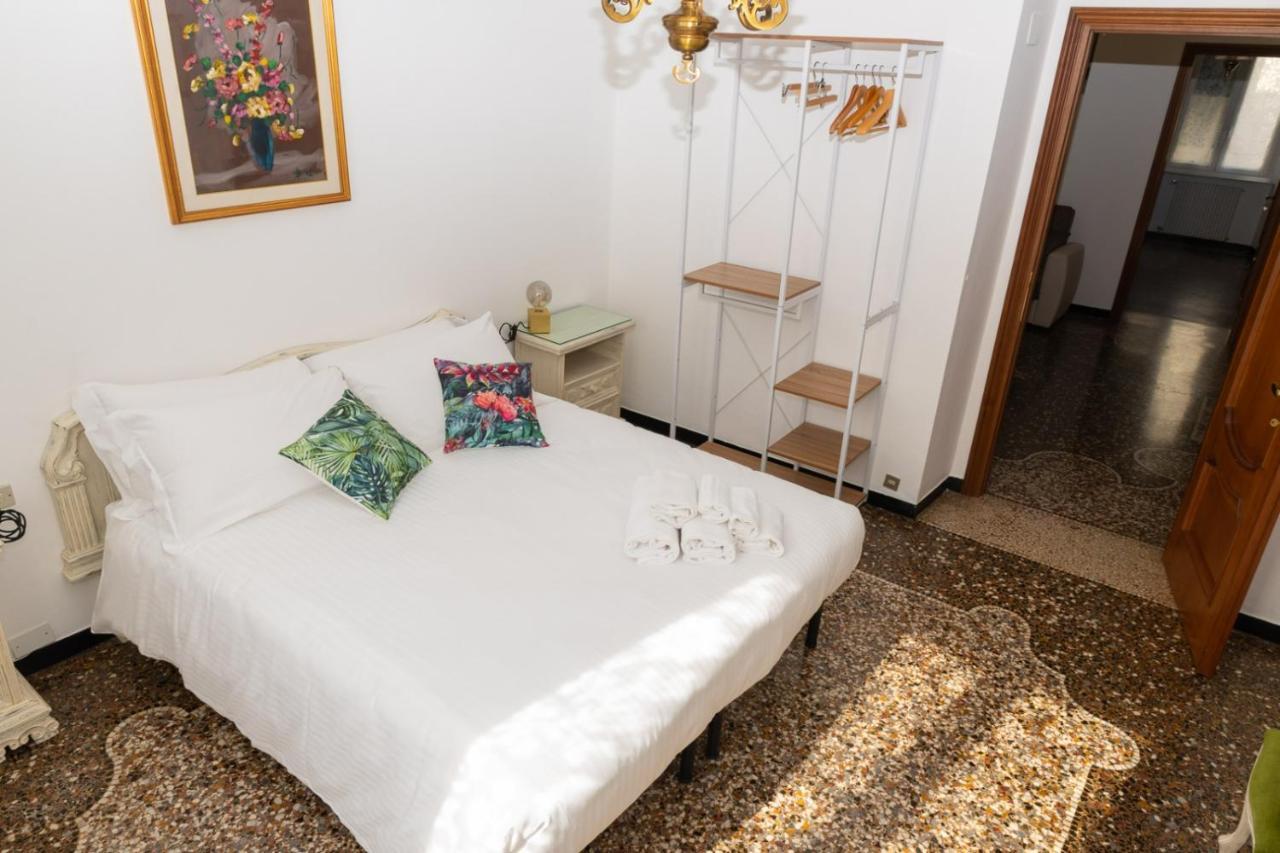 Living Sestri Airport Apartment Genoa Bagian luar foto