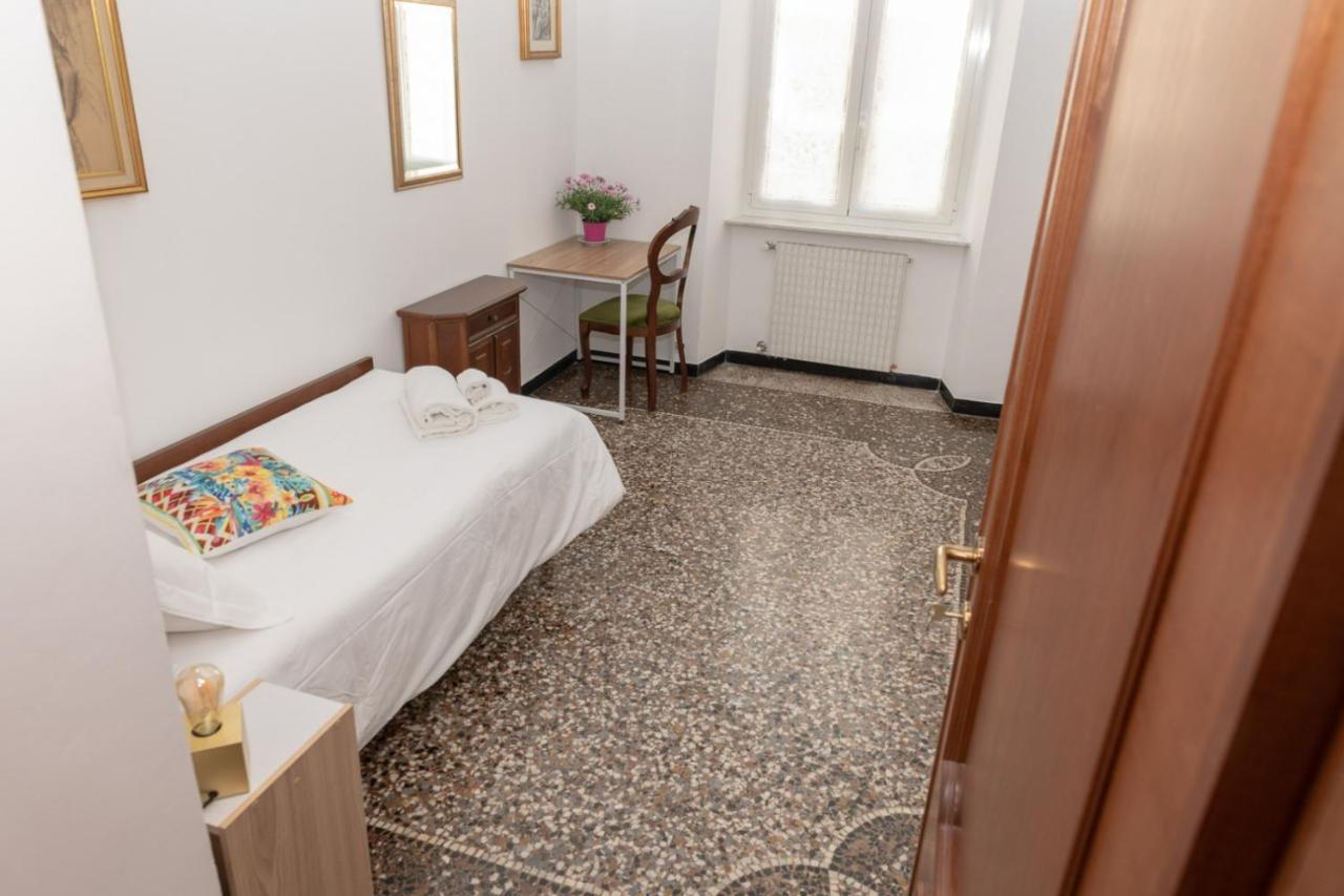 Living Sestri Airport Apartment Genoa Bagian luar foto