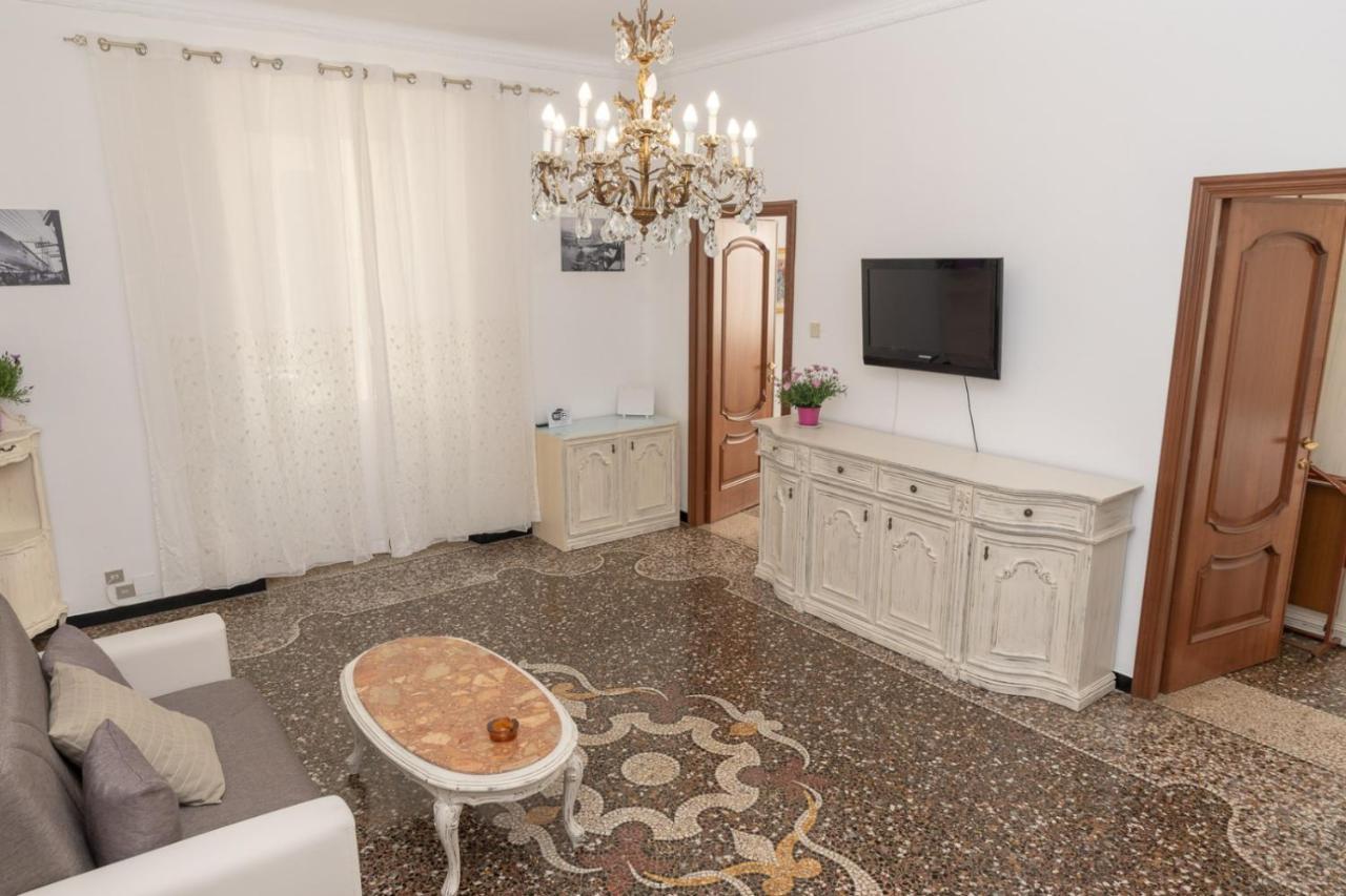Living Sestri Airport Apartment Genoa Bagian luar foto
